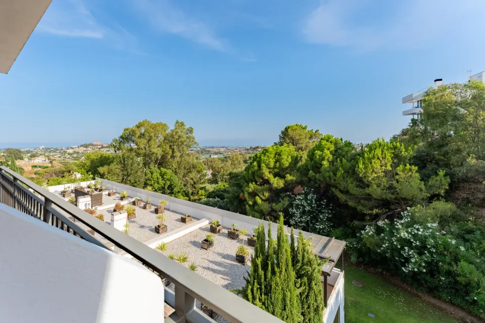 La Quinta Greens — Corner Apartment with Golf and Sea Views