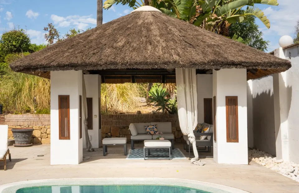 Five-Bedroom Villa with Spa, Gym and Putting Green in Nueva Andalucía — Long-Term Rental