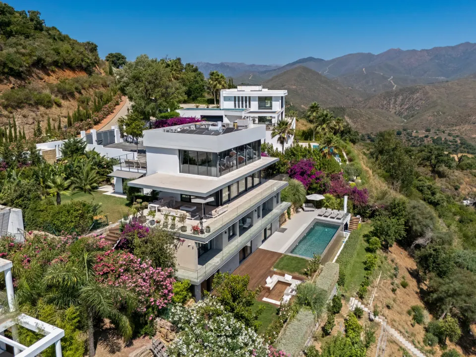 Villa La Mairena — Villa in Marbella East