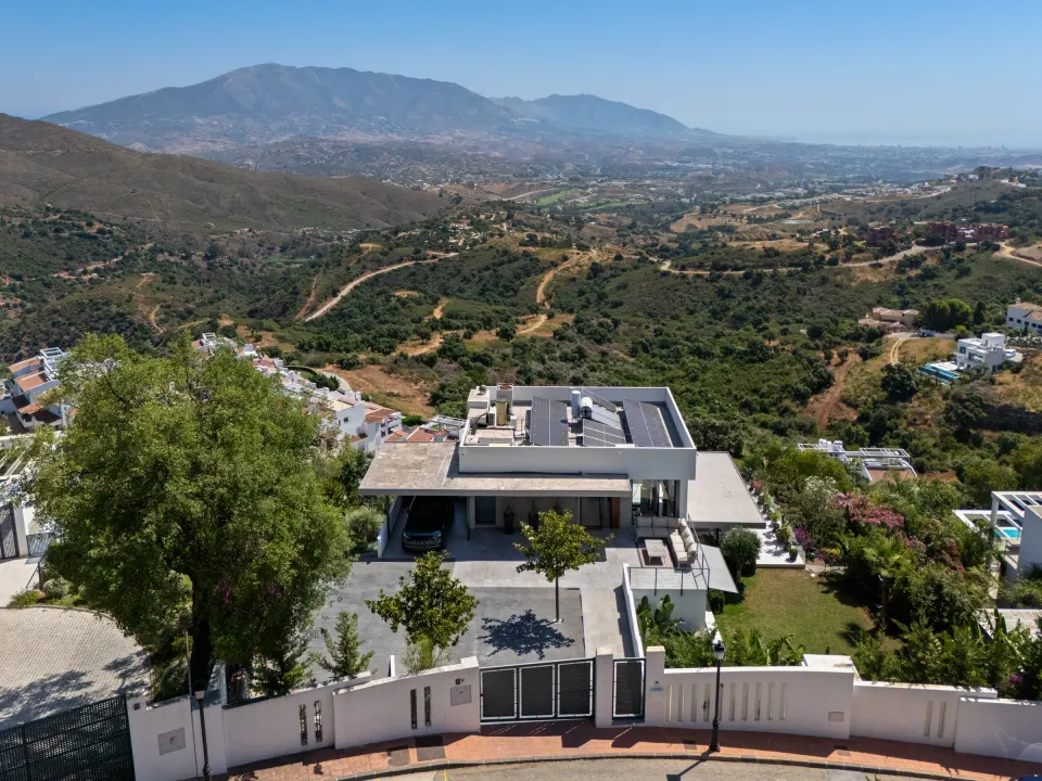 Villa La Mairena — Villa in Marbella East