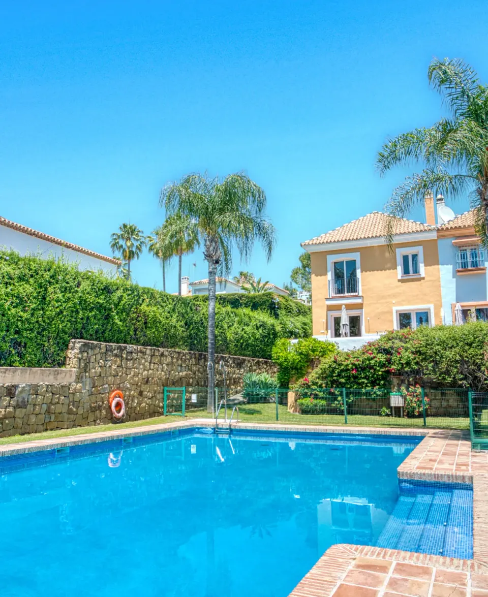 Aloha Lake Village — Townhouse in Nueva Andalucía