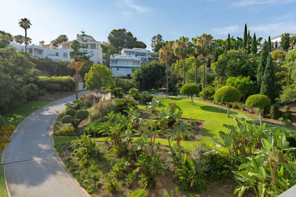 La Quinta Greens — Corner Apartment with Golf and Sea Views