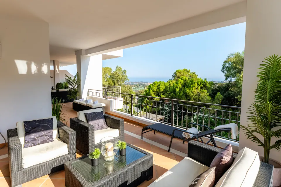 La Quinta Greens — Corner Apartment with Golf and Sea Views