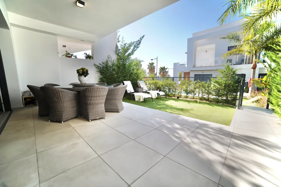 Los Miradores — Townhouse in Bel-Air
