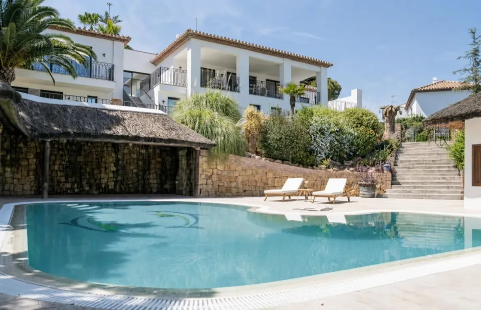 Five-Bedroom Villa with Spa, Gym and Putting Green in Nueva Andalucía — Long-Term Rental